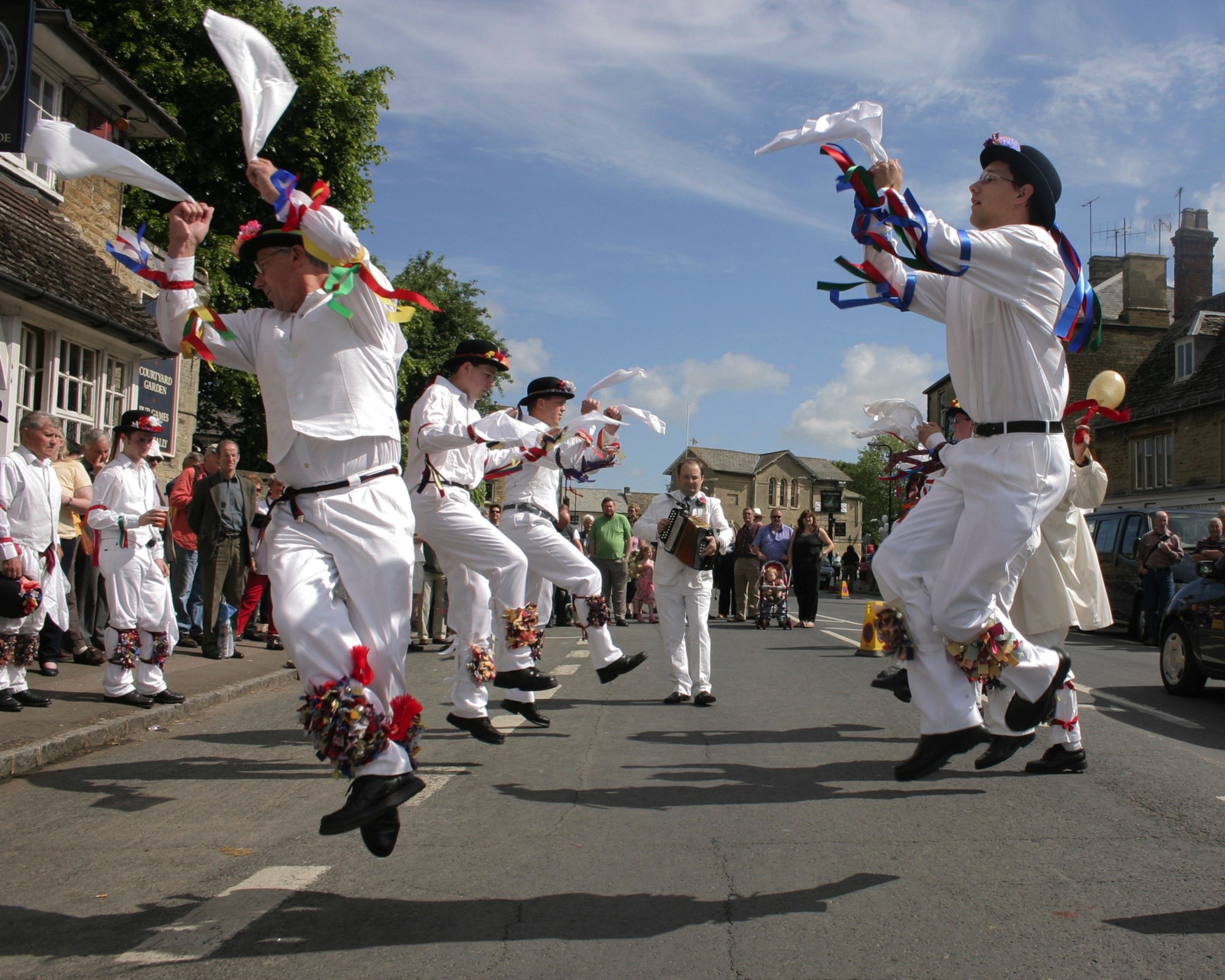 The Morris dancers of Bampton (Oxfordshire) - Bampton Morris